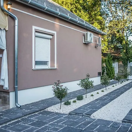 Virag Vendeghaz Tatil Evi
