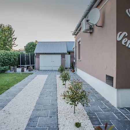 Virag Vendeghaz Holiday home