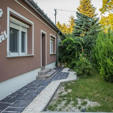 Virag Vendeghaz Holiday home